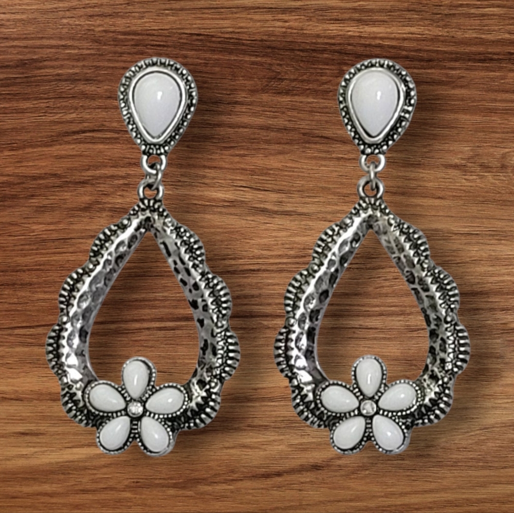 Western Silver And White Flower Drop Earrings New